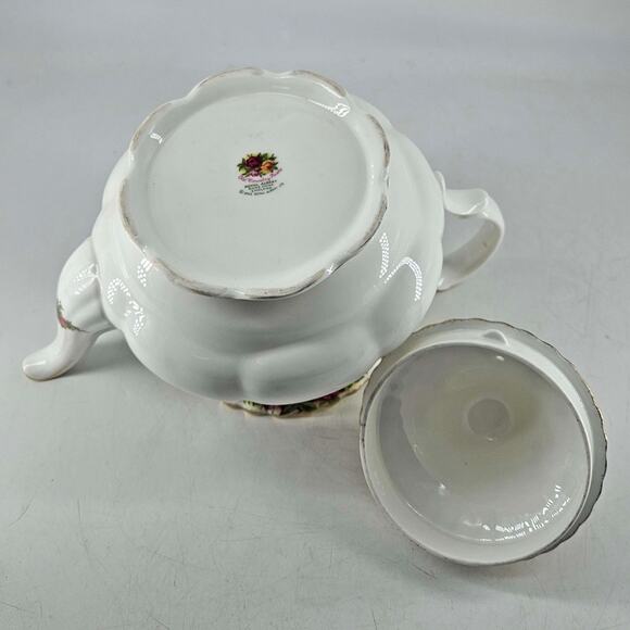 Royal Albert OLD COUNTRY ROSES porcelain 6 Cup Teapot 1962 - Picture 6 of 7